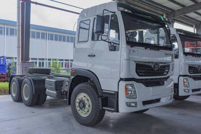 SINOTRUK HOWO A7 420 6x4 Tractor Head
