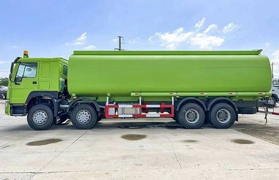 SINOTRUK HOWO Fuel Tanker 33000L Tanker